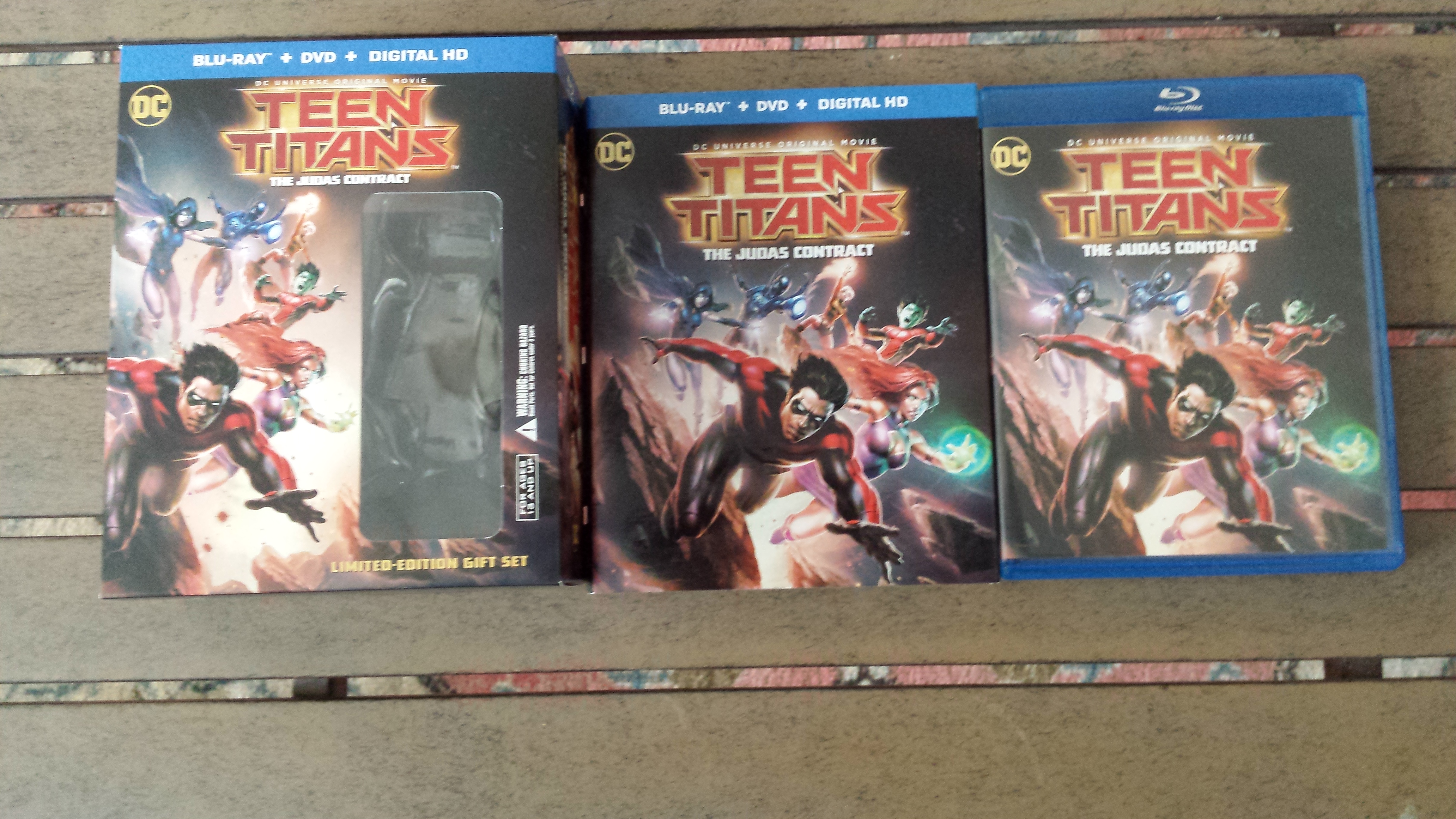 Teen Titans: The Judas Contract plus Blue Beetle Figurine (Blu-Ray & DVD  Combo) [ Blu-Ray, Reg.A/B/C Import - France ]